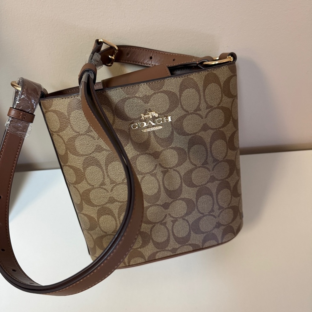 Coach CR154 SIG SOPH BCKT